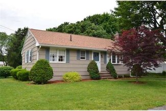 3 Hope Ln, Woburn, MA 01801