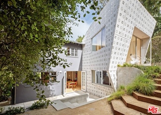 407 W Rustic Rd, Santa Monica, CA 90402