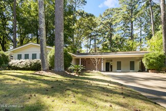 833 Briarwood Dr, Jackson, MS 39211