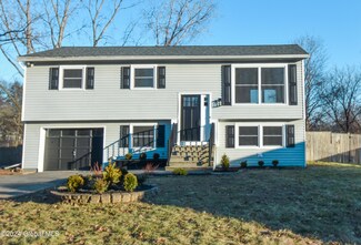 229 Newport Ct, Voorheesville, NY 12186