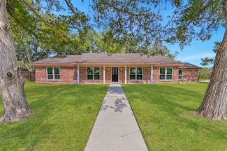 2604 Adams St, Alvin, TX 77511