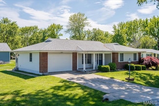18810 Spruce St, Carlyle, IL 62231