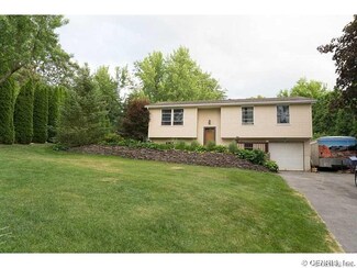 7 Debran Dr, Henrietta, NY 14467