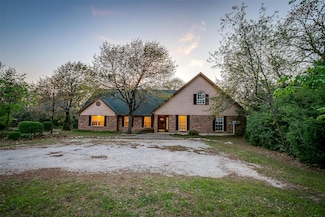 1522 Oakwood Dr, Denton, TX 76205