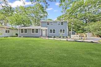 70 Robinson Ave, Medford, NY 11763