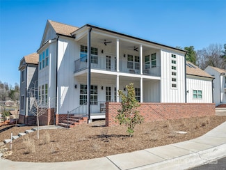 60 Skyview Dr, Saluda, NC 28773