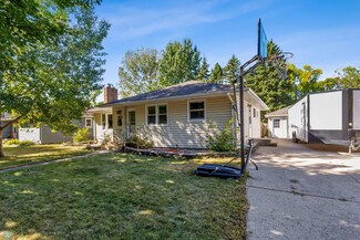 2011 6th St S, Moorhead, MN 56560