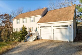 13 Maplewood Ave, Yarmouth, ME 04096