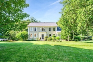 39 Fatherland Dr, Byfield, MA 01922