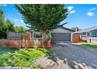 1030 Crocker Ave, Coos Bay, OR 97420