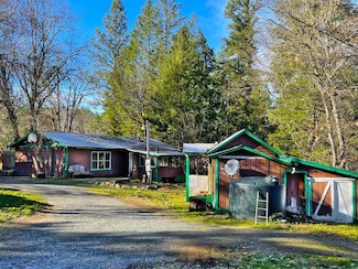 2565 Rockydale Rd, Cave Junction, OR 97523