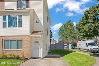 15 Corona Ave, Staten Island, NY 10306