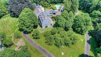 27 Country Club Rd, Ridgefield, CT 06877