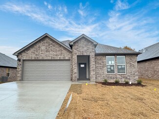 207 Lainey Dr, Maumelle, AR 72113