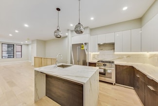 14 N Bennet St Unit 1, Boston, MA 02113