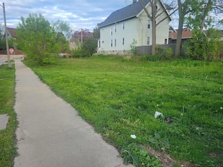 921-925 E Potter Ave, Milwaukee, WI 53207