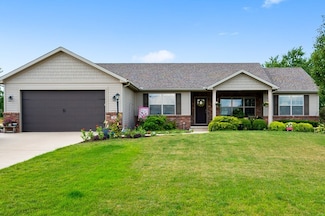 20 Boulder Dr, Carlock, IL 61725