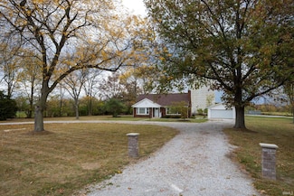 10814 Lower Huntington Rd, Roanoke, IN 46783