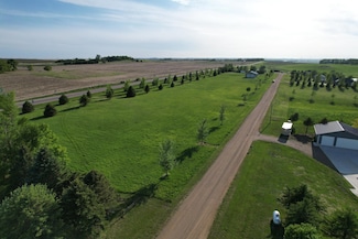 2 Summit Ln, Hadley, MN 56151