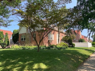 210-05 89th Ave, Queens Village, NY 11427