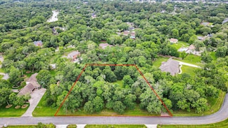 611 Oak Dr, Friendswood, TX 77546