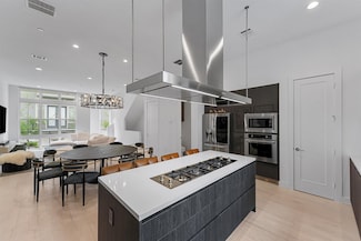 5854 E Post Oak Ln, Houston, TX 77055