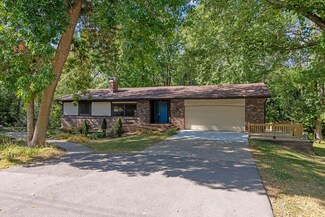 5140 Woodhill Rd, Minnetonka, MN 55345