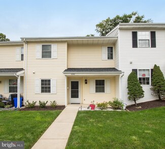 1060 W Foxcroft Dr, Camp Hill, PA 17011