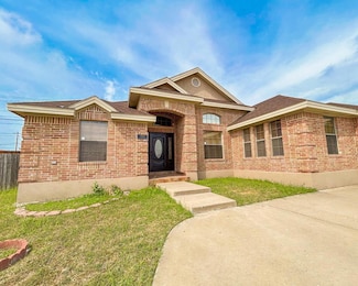 2685 Crown View Dr, Eagle Pass, TX 78852