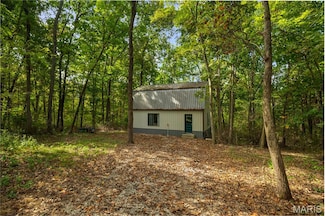 498 Panama Ave, Sorento, IL 62086