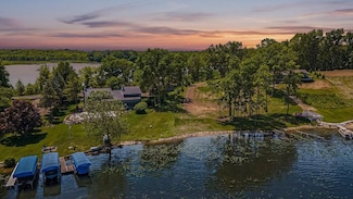 10032 W Gull Lake Dr, Richland, MI 49083