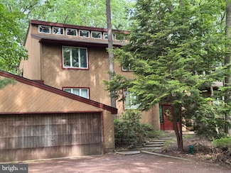 18 Tomahawk Ct, Medford, NJ 08055