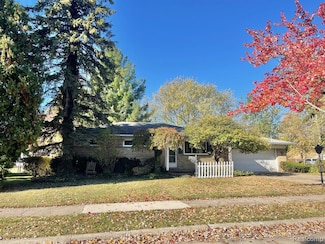 29937 Maplegrove St, Saint Clair Shores, MI 48082