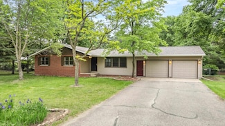 535 Maple Bluff Rd, Stevens Point, WI 54482