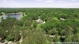 6413 Sand Castle Dr, Holland, MI 49423