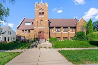 1527 N Astor St, Milwaukee, WI 53202