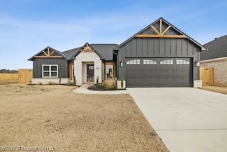 2018 Yellowstone Dr, Barling, AR 72923