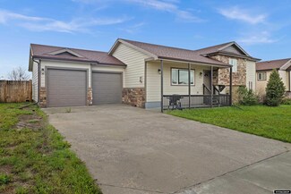 2211 Silvertip St, Bar Nunn, WY 82601