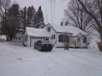 1724 Searles Rd, Newport Center, VT 05857