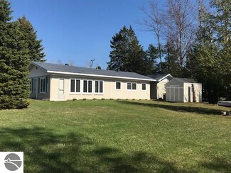 328 Rivershore Dr, Elk Rapids, MI 49629
