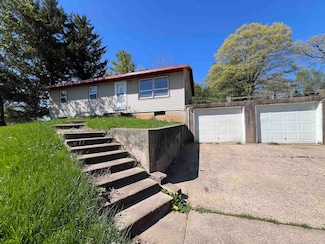 120 East St, Potosi, WI 53820