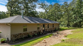18 Crestview Rd, Conway, AR 72034