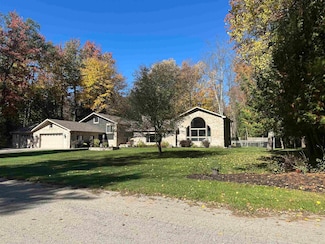 450 Marnie Ln, Peshtigo, WI 54157