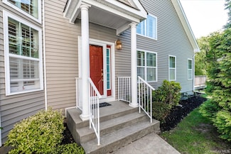 43 Halley Ln, Miller Place, NY 11764