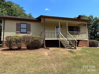 575 10th Avenue Dr SE, Hickory, NC 28602