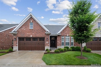 1325 Spring Snow Dr, Frontenac, MO 63131