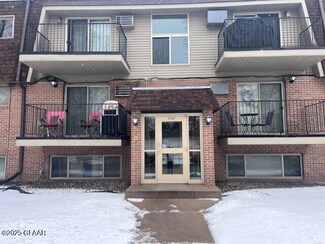 1707 21st Ave S Unit 319, Grand Forks, ND 58201