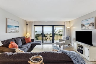 900 Ft Pickens Rd Unit 825, Gulf Breeze, FL 32561