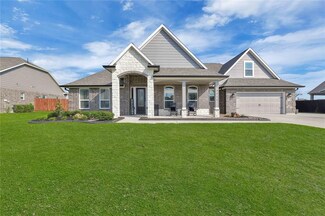 14614 Saratoga Ln, Mont Belvieu, TX 77523