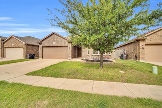 8213 White Hart Dr, Fort Worth, TX 76179